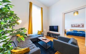 Shining Bright Two Bedroom Apt Next To Andrassy Ave
